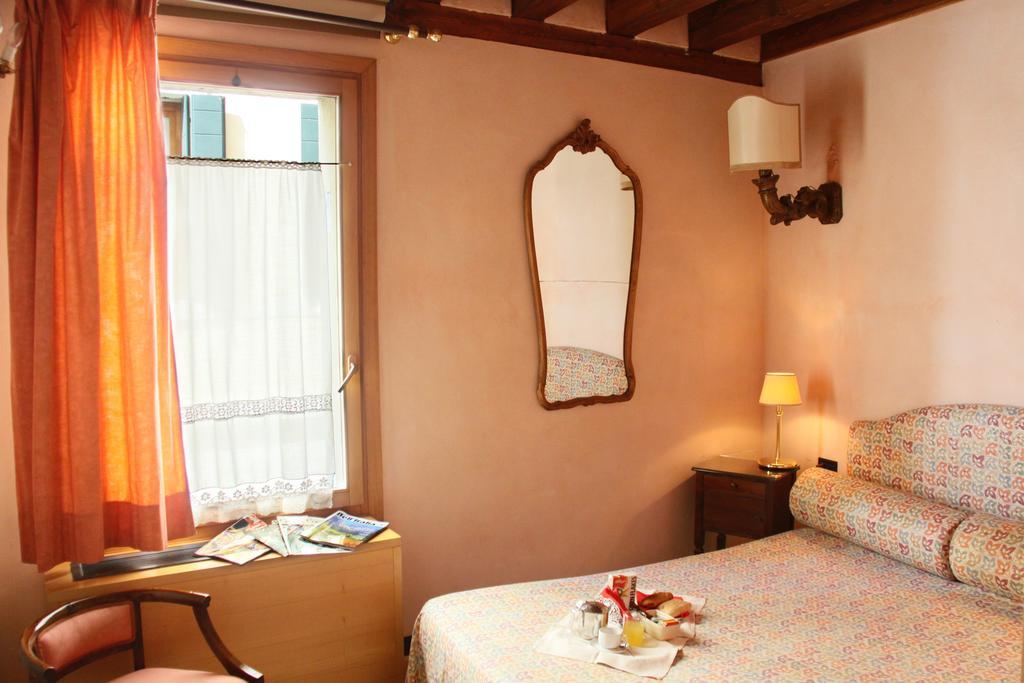 San Simeon Apartments Венеция Стая снимка