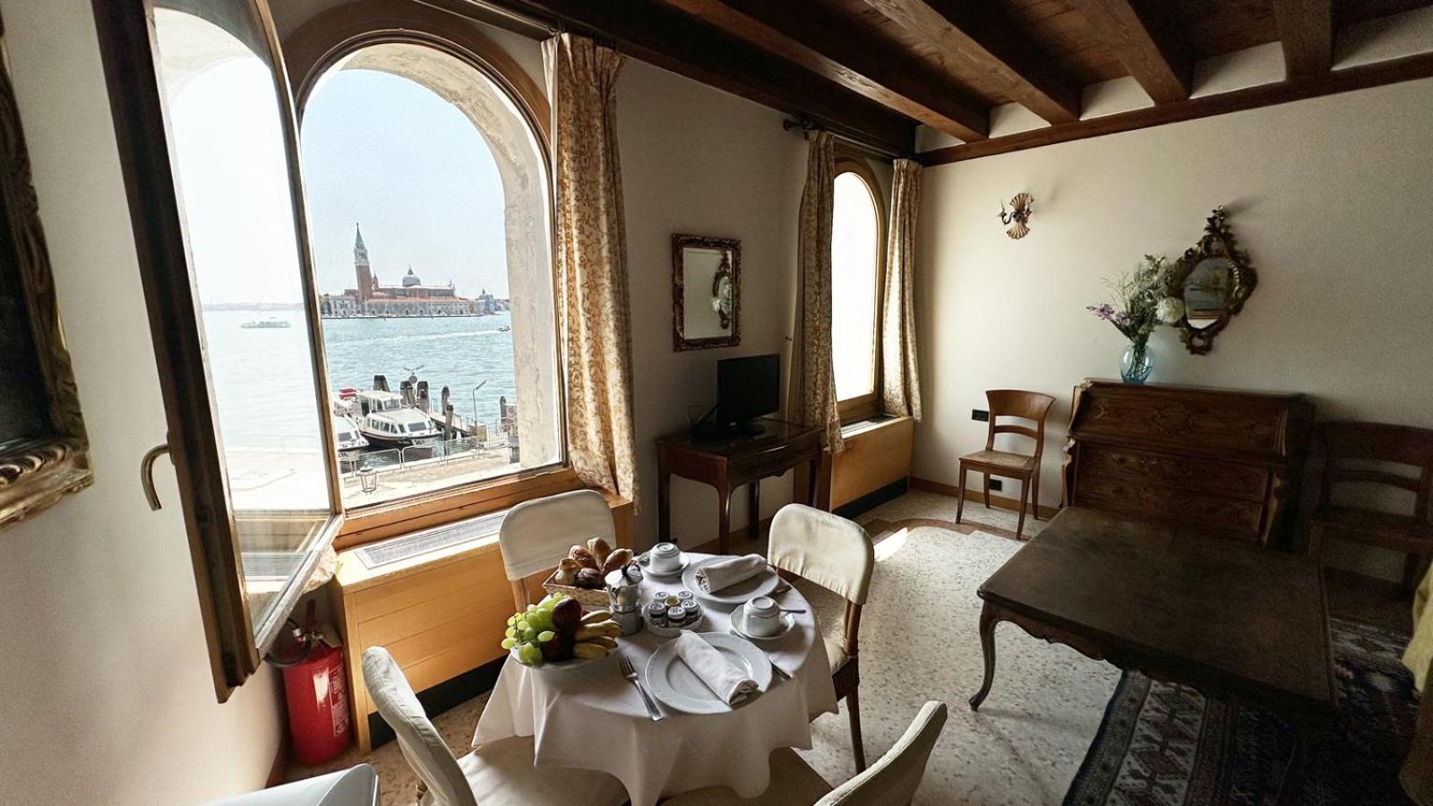 San Simeon Apartments Венеция Екстериор снимка