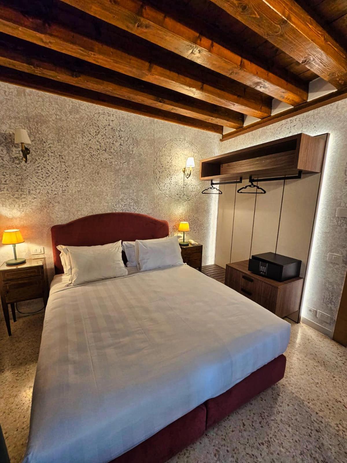San Simeon Apartments Венеция Екстериор снимка